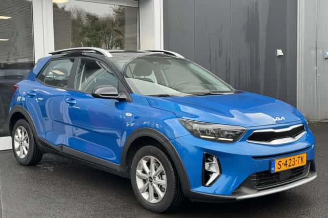 Kia Stonic (2023) thumbnail 3