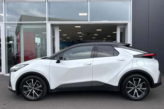 Toyota C-HR (2024) thumbnail 4