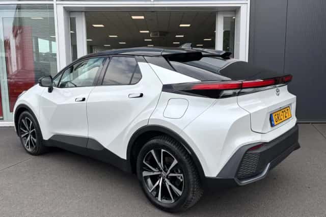 Toyota C-HR (2024) thumbnail 6