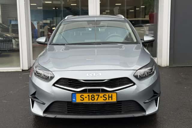 Kia Ceed (2023) thumbnail 3