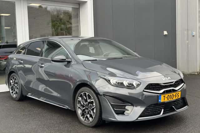Kia ProCeed (2023) thumbnail 3
