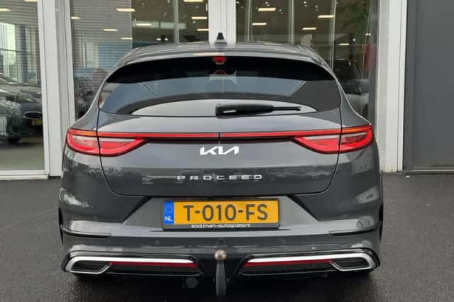 Kia ProCeed (2023) thumbnail 5