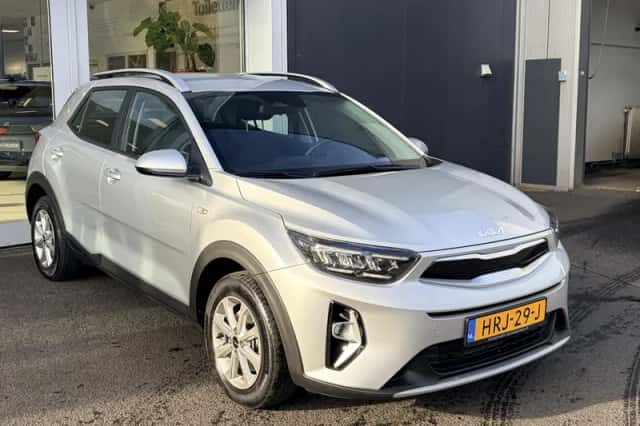 Kia Stonic (2025) thumbnail 3