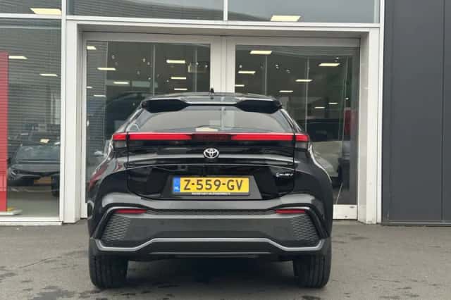 Toyota C-HR (2024) thumbnail 6