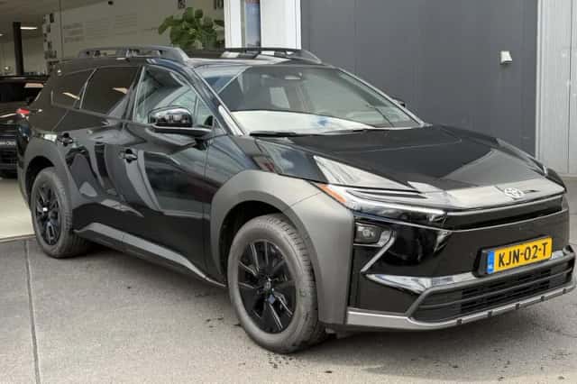 Toyota bZ4X (2026) thumbnail 3