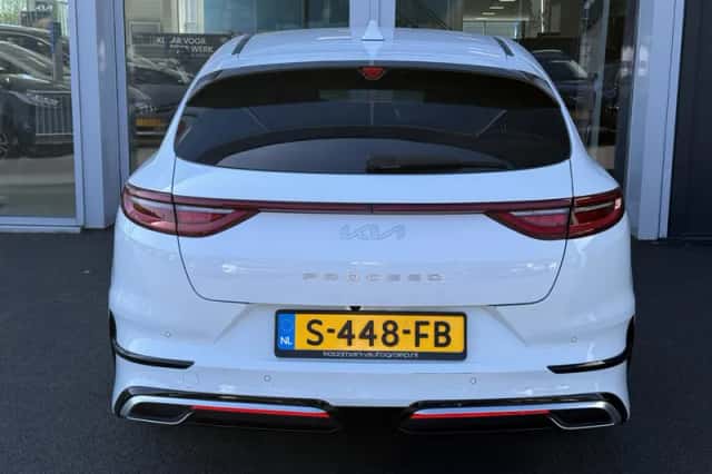 Kia ProCeed (2023) thumbnail 6