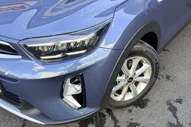 Kia Stonic (2025) thumbnail 4