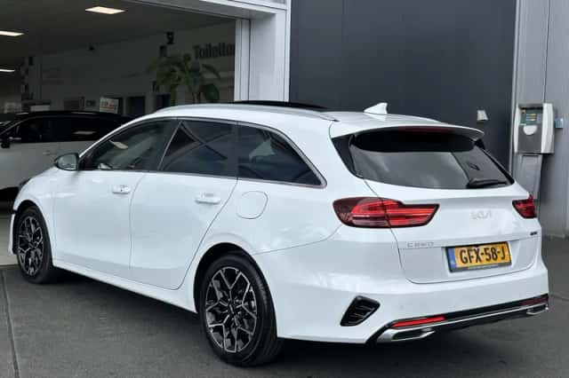 Kia Ceed (2024) thumbnail 2