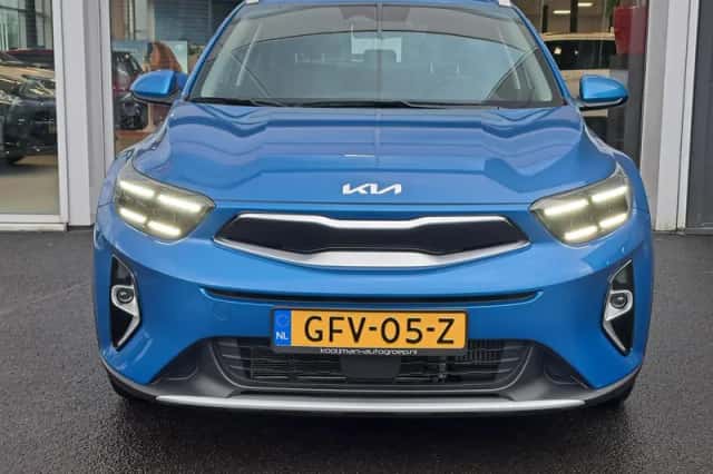 Kia Stonic (2024) thumbnail 3