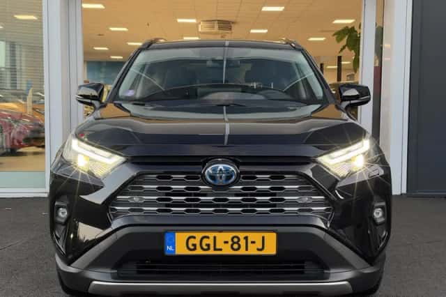 Toyota RAV4 (2024) thumbnail 2