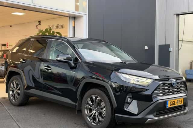 Toyota RAV4 (2024) thumbnail 3