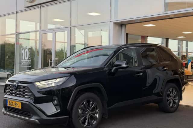 Toyota RAV4 (2024) thumbnail 4