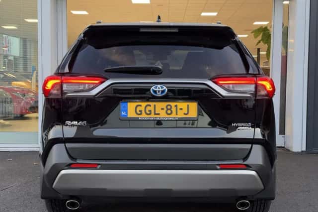 Toyota RAV4 (2024) thumbnail 5