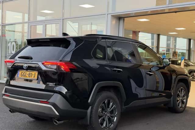 Toyota RAV4 (2024) thumbnail 6