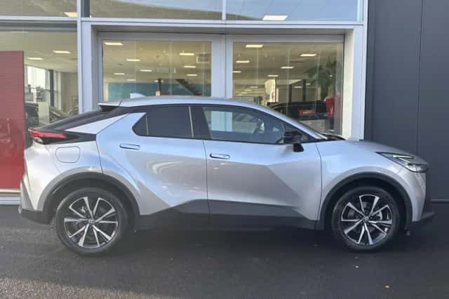 Toyota C-HR (2025) thumbnail 4