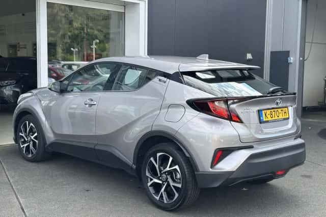 Toyota C-HR (2021) thumbnail 4