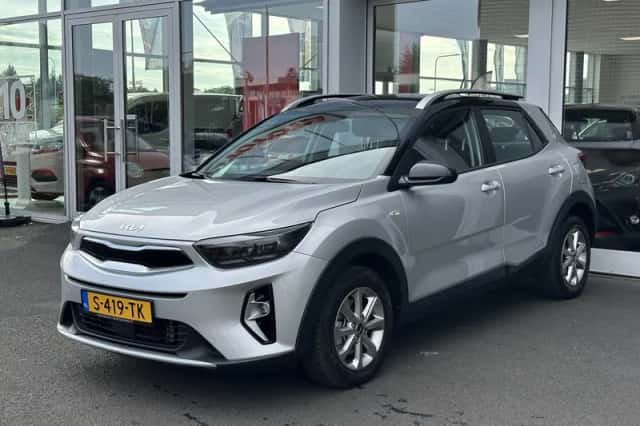 Kia Stonic (2023) thumbnail 3