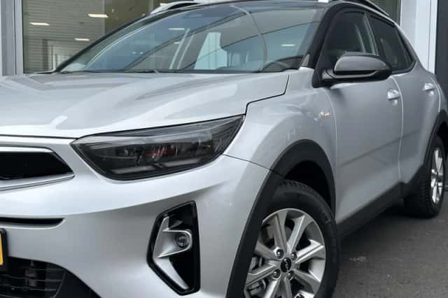 Kia Stonic (2023) thumbnail 5