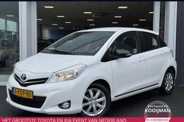 Toyota Yaris (2013) thumbnail 1