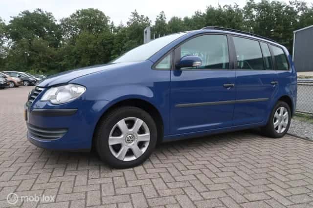 Volkswagen Touran (2007) thumbnail 2