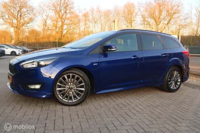 Ford Focus (2018) thumbnail 2