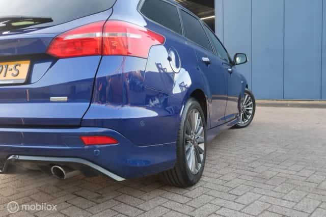 Ford Focus (2018) thumbnail 3