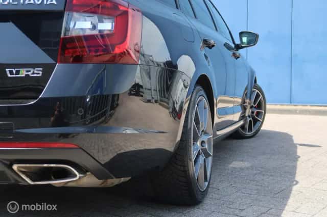 Škoda Octavia (2018) thumbnail 3