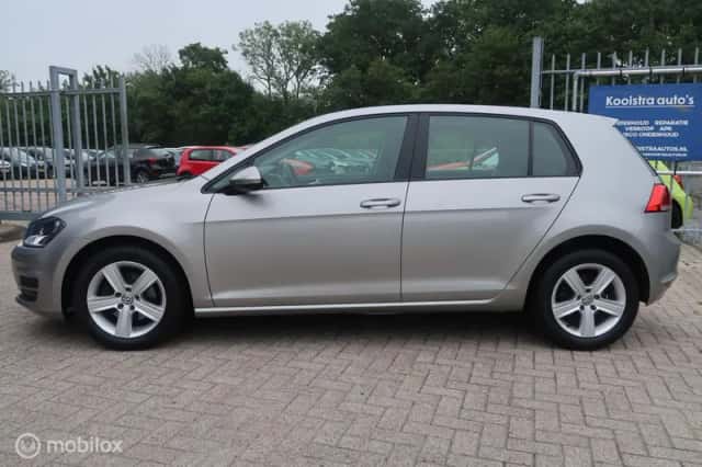 Volkswagen Golf (2012) thumbnail 2