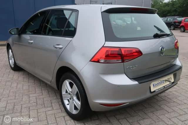Volkswagen Golf (2012) thumbnail 3