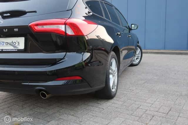 Ford Focus (2019) thumbnail 3