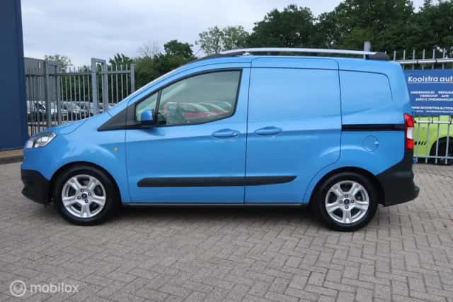 Ford Transit Courier (2014) thumbnail 2