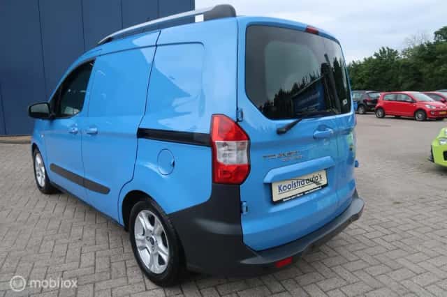 Ford Transit Courier (2014) thumbnail 3