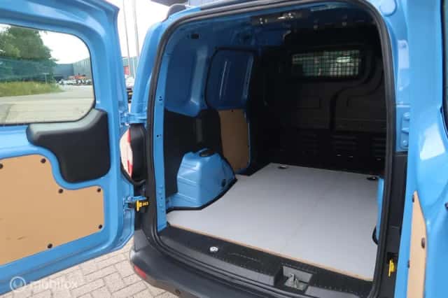 Ford Transit Courier (2014) thumbnail 5