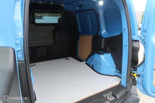 Ford Transit Courier (2014) thumbnail 6