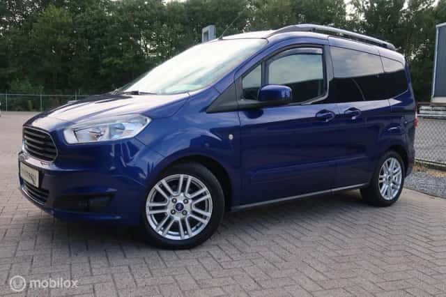 Ford Tourneo Courier (2017) thumbnail 2