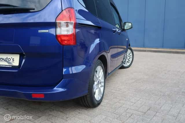 Ford Tourneo Courier (2017) thumbnail 3