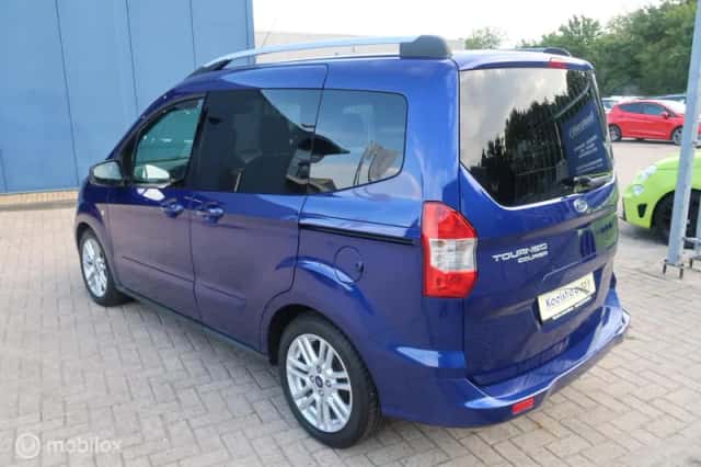 Ford Tourneo Courier (2017) thumbnail 5