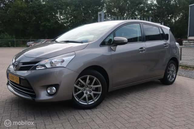 Toyota Verso (2014) thumbnail 2