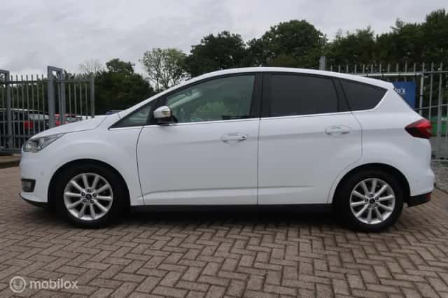 Ford C-Max (2016) thumbnail 4