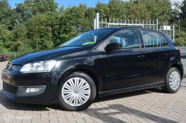 Volkswagen Polo (2011) thumbnail 2