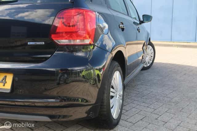 Volkswagen Polo (2011) thumbnail 3