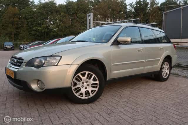 Subaru Legacy (2005) thumbnail 2