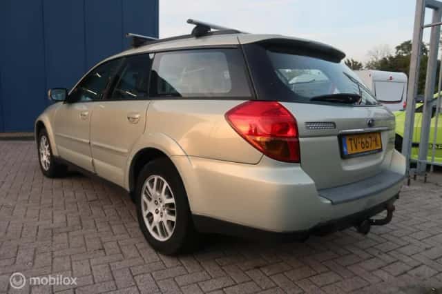 Subaru Legacy (2005) thumbnail 4
