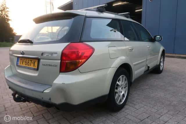 Subaru Legacy (2005) thumbnail 5