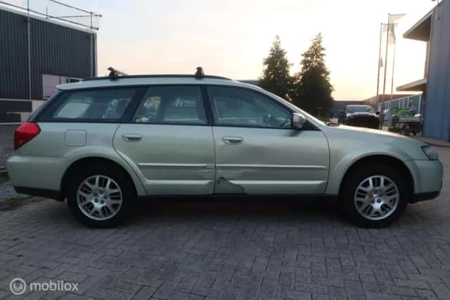 Subaru Legacy (2005) thumbnail 6