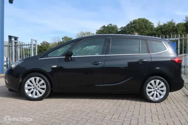 Opel Zafira (2016) thumbnail 4