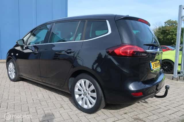 Opel Zafira (2016) thumbnail 5