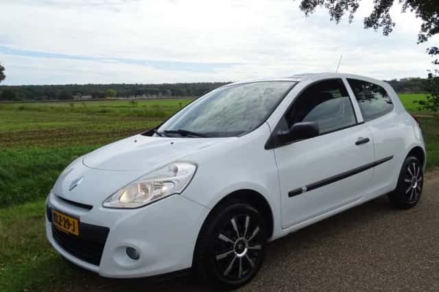 Renault Clio (2010) thumbnail 1