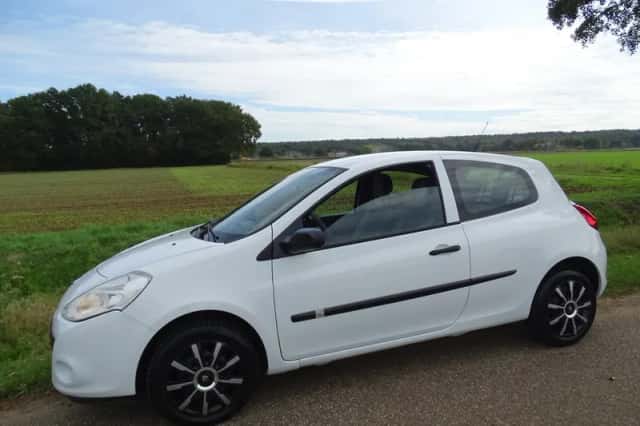 Renault Clio (2010) thumbnail 3