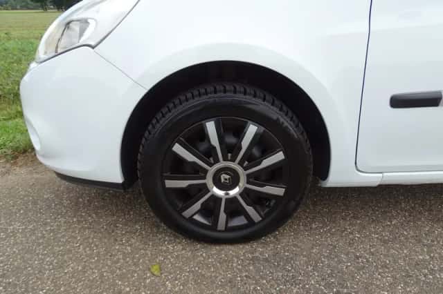 Renault Clio (2010) thumbnail 4